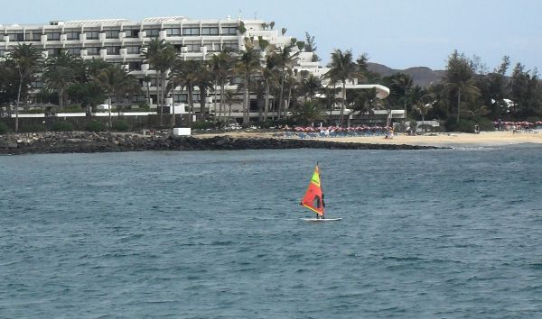 Surfer in Costa Teguise von Majava - Klick fr Bildrechte